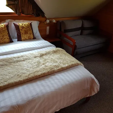 Lodge Winter & Summer -